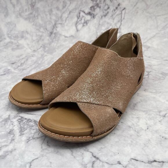 Sofft, Evonne Italian Suede Leather Flat Sandal, Back Zipper. Size 7.5M - Picture 1 of 7
